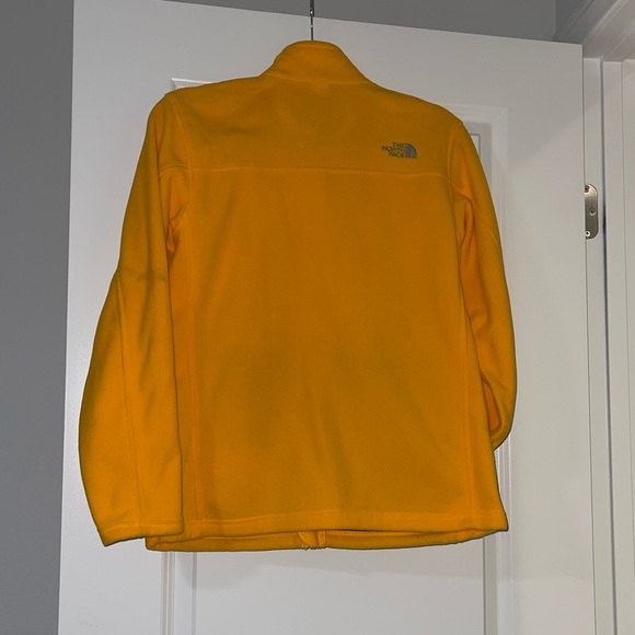 HP🎉🎉🎉- The North Face zip up fleece jacket - Picture 2 of 5